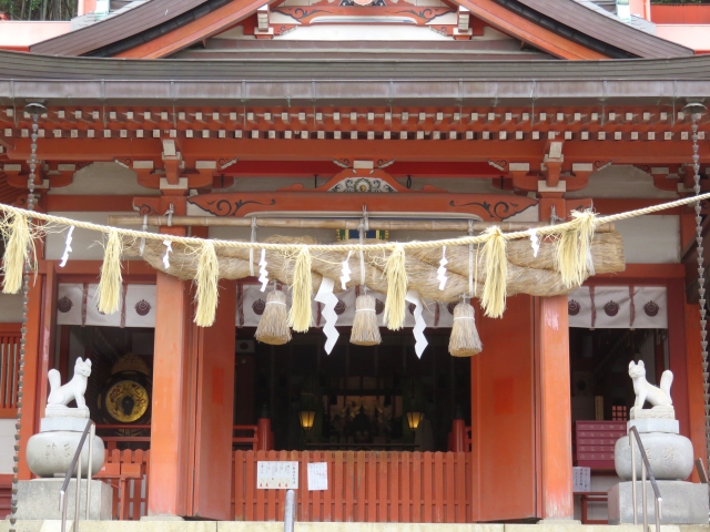 しめ縄 神社　鳥居　紙垂　藁