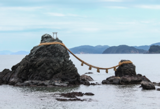 神社　海　しめ縄　風景　