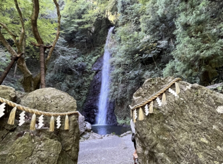 しめ縄_紙垂_滝_山_