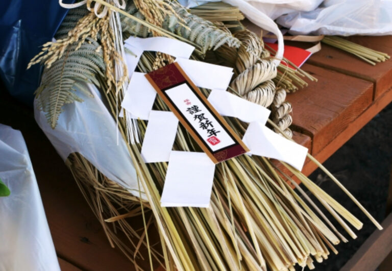 しめ縄_藁_神社_初詣_処分_紙垂