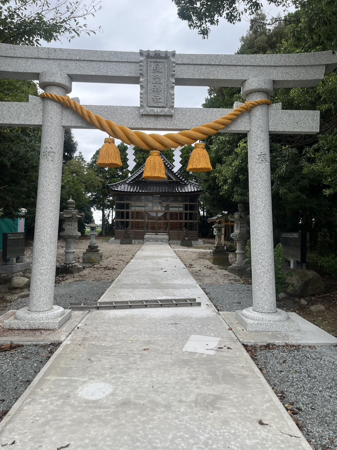 石川県宝達志水町 細滝神社様｜鳥居しめ縄取付 - 株式会社 折橋商店
