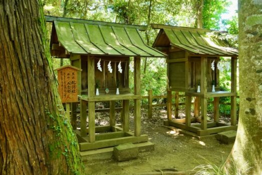 小さなお社にもそれぞれの由緒と祈りがある