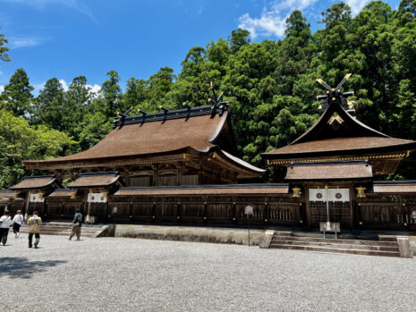 玉砂利_踏みしめながら_神前へ進む