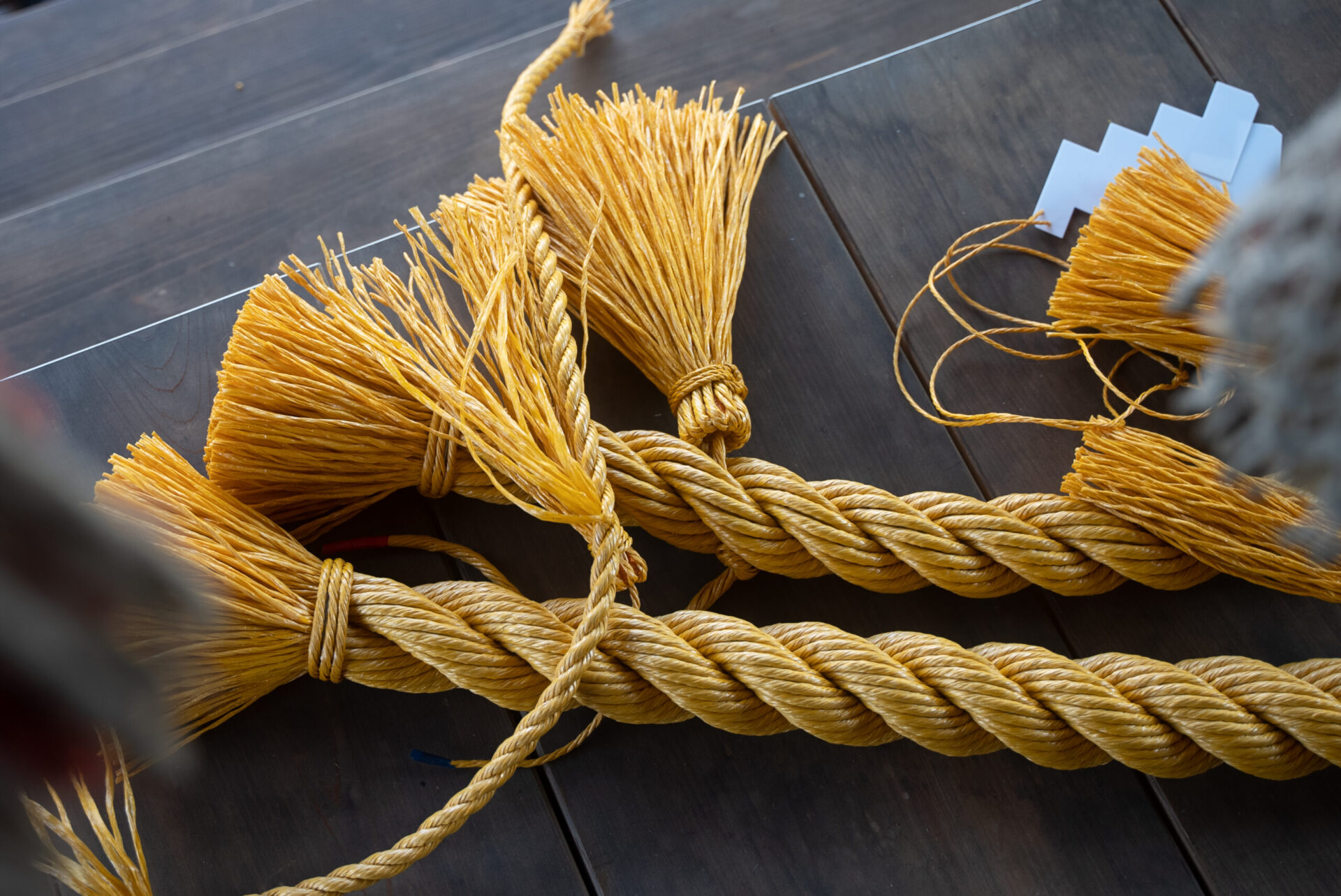 しめ縄の向きに裏表はある？しめ縄の取り付けの方向や意味を解説