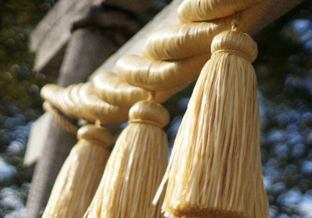 しめ縄の撚り方は左撚り？神社やしめ縄飾りの作り方もご紹介 - 株式会社 折橋商店