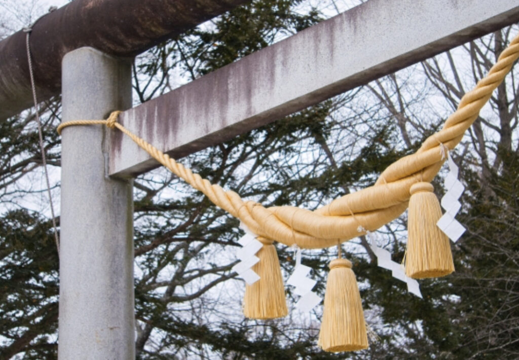 神社のしめ縄の飾り方や意味、正月のしめ飾りとの違い、交換方法を解説 - 株式会社 折橋商店
