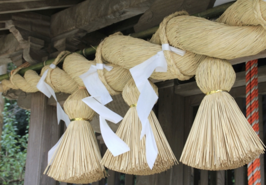 神社のしめ縄の飾り方や意味、正月のしめ飾りとの違い、交換方法を解説 - 株式会社 折橋商店