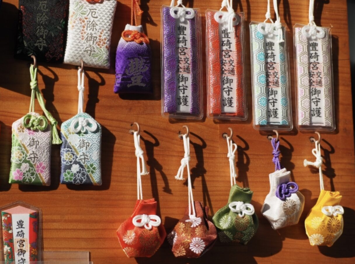 神社参拝の際に知っておきたい「お守り」の基本を解説 - 株式会社 折橋商店