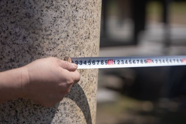 設置場所に合わせてしめ縄の寸法や形を確認する