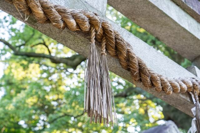 しめ縄の寿命とは｜交換頻度を抑えやすい素材の耐久性