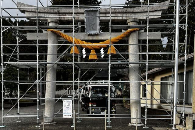 神社でしめ縄を設置する際の安全対策｜高い場所で気をつけること