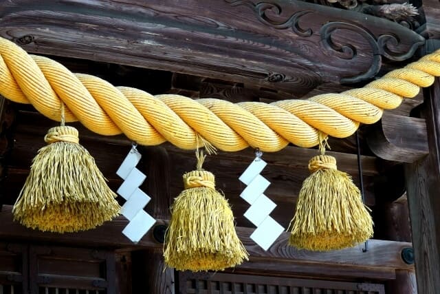 一般的によく見られるしめ縄の形状と名称