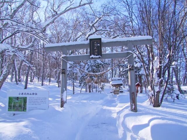 鳥居の設置環境に合わせたしめ縄の素材選び