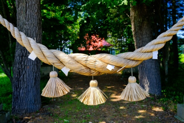 神社のしめ縄装飾特注｜こだわりの房や太さを相談する