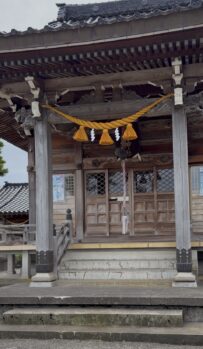 高岡市_立野美鳥町福岡神社 _鼓胴型しめ縄交換_山吹_サイズ１２０