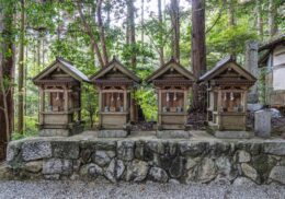 神社_境内_小さなお社_摂社_末社