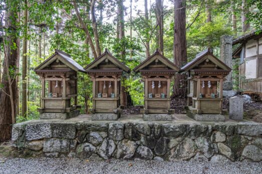 神社_境内_小さなお社_摂社_末社